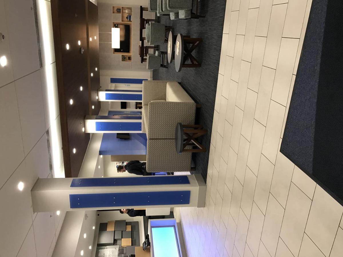 Holiday Inn Express Visalia-Sequoia Gateway Area By Ihg Exteriör bild